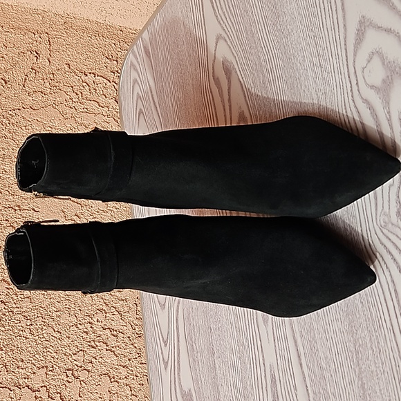 Nine West black suede pointed ankle booties size: 12 - Picture 6 of 17